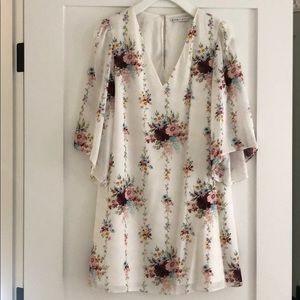 Alice + Olivia dress with flutter sleeves. Size XS